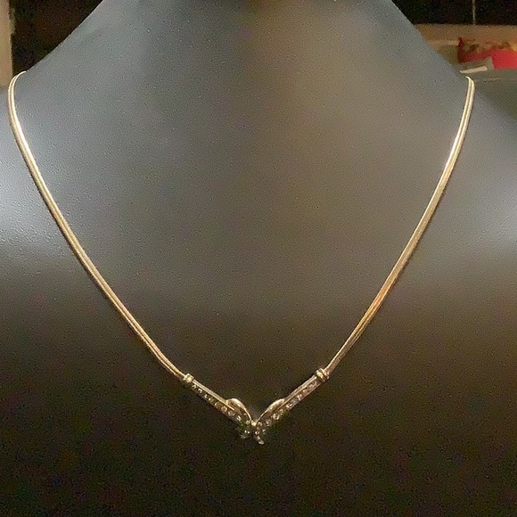 Vintage Avon, necklace, bracelet and earrings set. - Picture 2 of 16